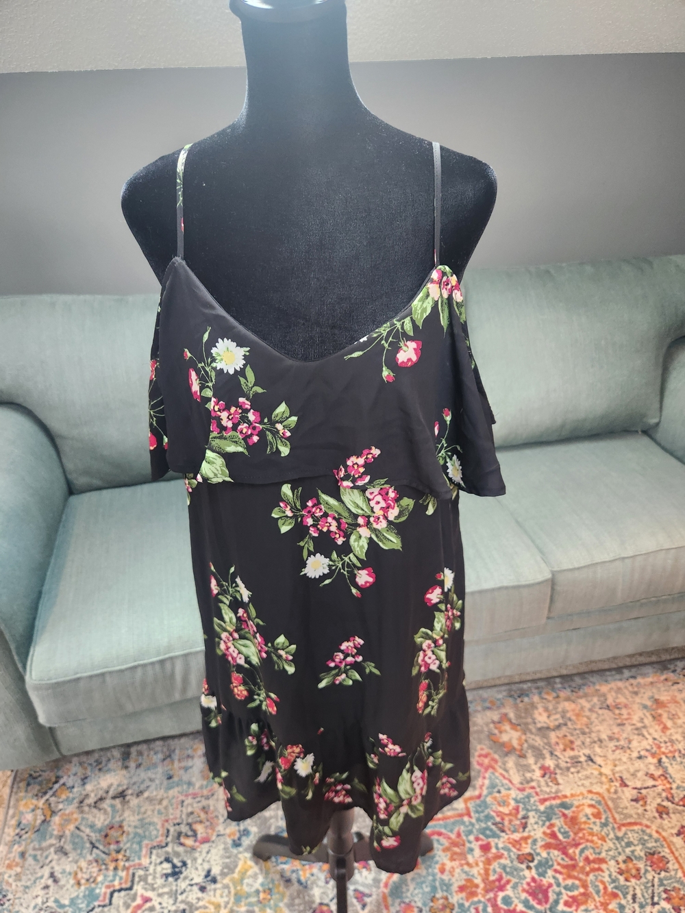 *Almost Famous Black Floral Dress W RuffleOff-The-Shoulder Detail XL